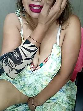 Queenmalika23 nude on cam for live sex chat