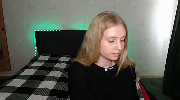 Charlotte_Danice nude on cam for live sex chat