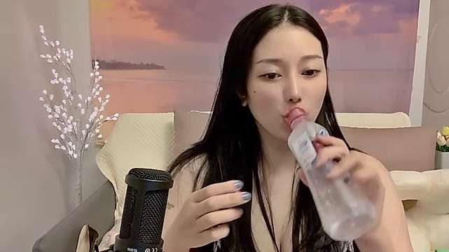 SharonLee001 nude on cam for live sex chat