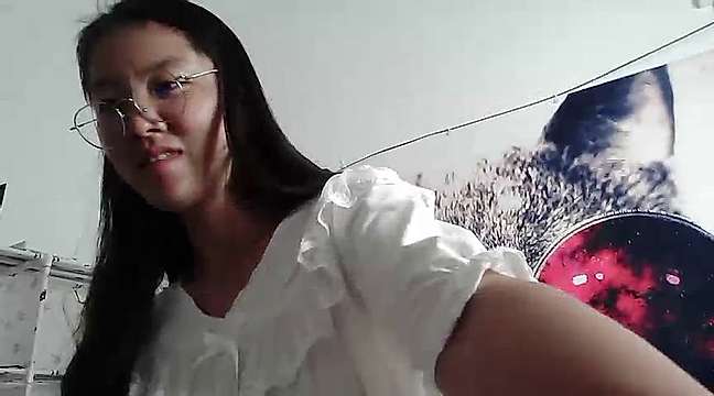 wenyi222 nude on cam for live sex chat