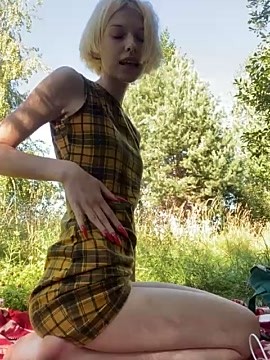 AnnaBeautyCutie nude on cam for live sex chat