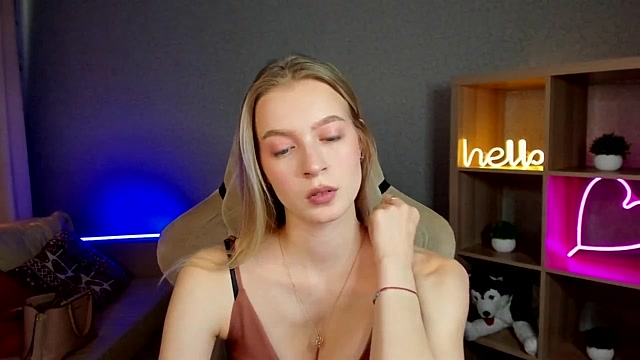 DaisyMoore nude on cam for live sex chat