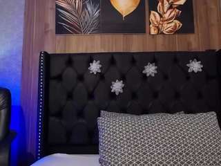April-Benson naked on Live Cam Sex Chat