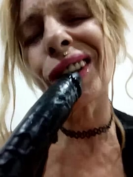 FrozenWaffle nude on cam for live sex chat