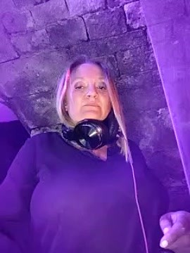 lady_charlyne nude on cam for live sex chat