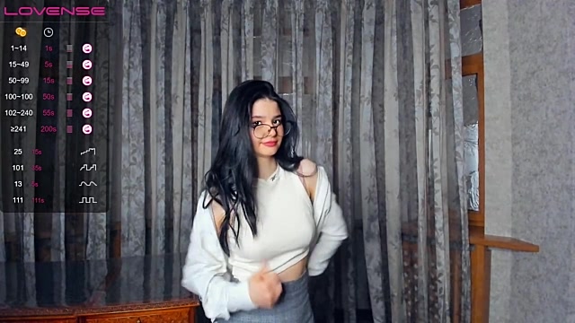 NellieHughes nude on cam for live sex chat