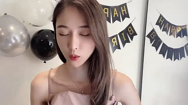 KAKAvois nude on cam for live sex chat