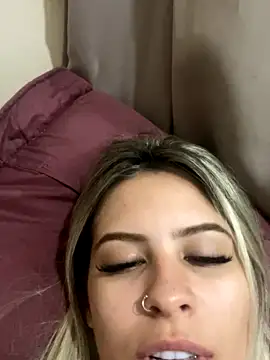 lariii_escobarr nude on cam for live sex chat