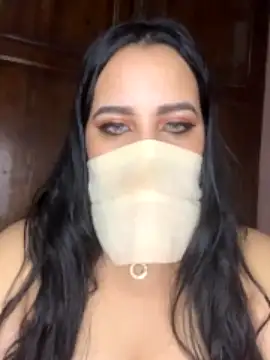 lolo-14 nude on cam for live sex chat