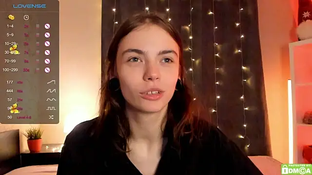 MoonLune nude on cam for live sex chat