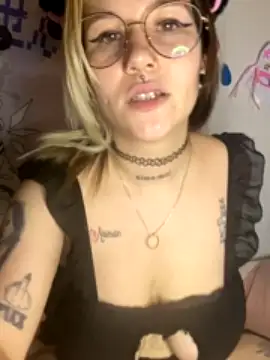 sullye nude on cam for live sex chat
