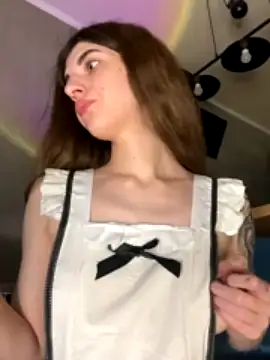 Younze nude on cam for live sex chat
