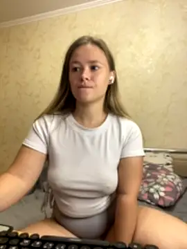 Caramelleee_ nude on cam for live sex chat