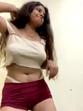 Cuttie-Pie nude on cam for live sex chat