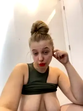 freiiaflower nude on cam for live sex chat
