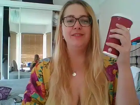 GracieMoon nude on cam for live sex chat