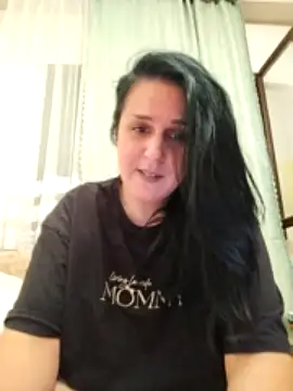 LivingLaVidaMommy nude on cam for live sex chat