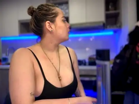 Alirawrz nude on webcam for live sex chat