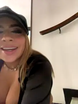 MiaWhitePinkk_ nude on webcam for live sex chat