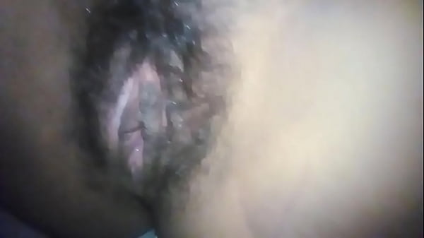 Natasha mostrando bucetinha toda cabeluda