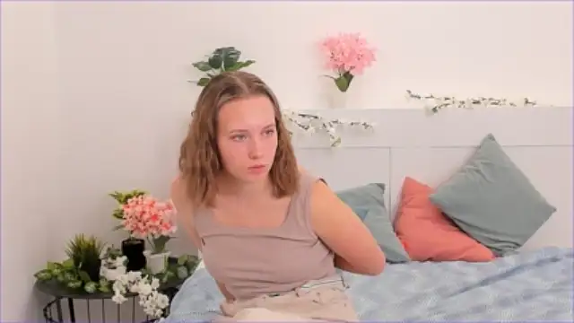 PeggyJones nude on cam for live sex chat