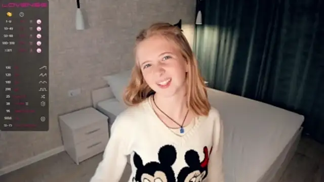 RoseWellsk nude on cam for live sex chat