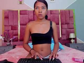 ChloeeJoness nude on Live Cam Sex Chat