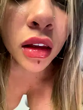 HannaBeckett nude on webcam for live sex chat
