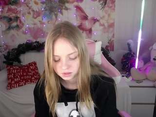 LauraCherrys nude on Live Cam Sex Chat