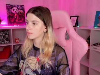 Mia-Chi nude on Live Cam Sex Chat