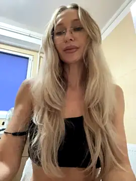 Evonne nude on webcam for live sex chat