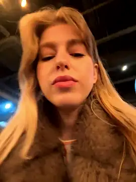 Kira_Miu nude on webcam for live sex chat