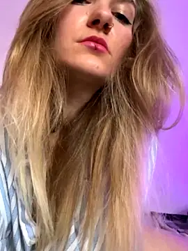 kylierealmadrid nude on webcam for live sex chat