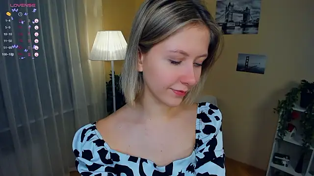 ChloeRobinson nude on webcam for live sex chat
