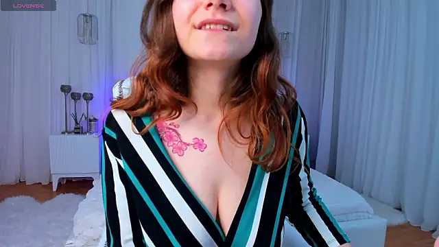 CyberMia nude on webcam for live sex chat