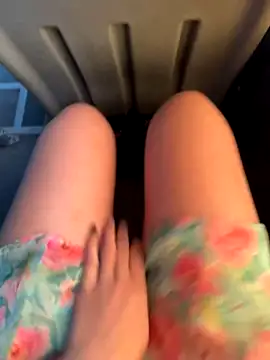 Juzzy_babie nude on webcam for live sex chat