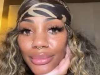 Litty Britty nude on Live Cam Sex Chat