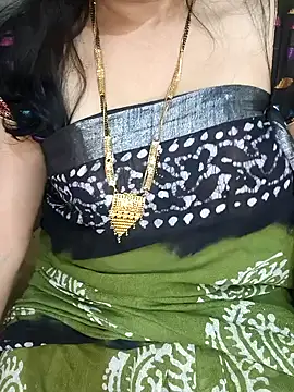 Bedroom_bhabi nude on webcam for live sex chat