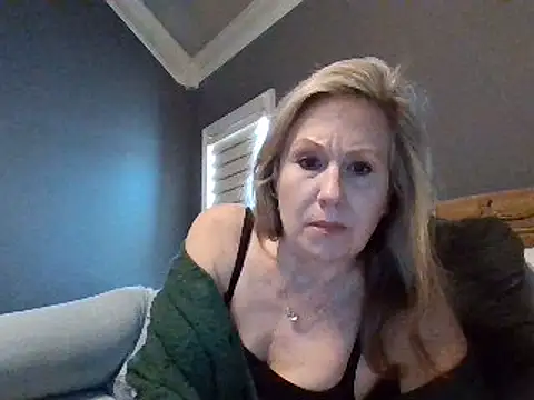 Lisaisluscious nude on webcam for live sex chat