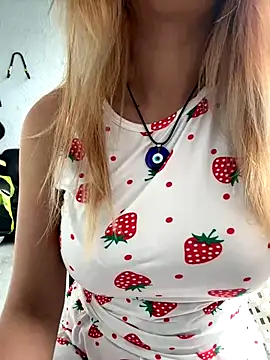manicdragonprincess nude on webcam for live sex chat