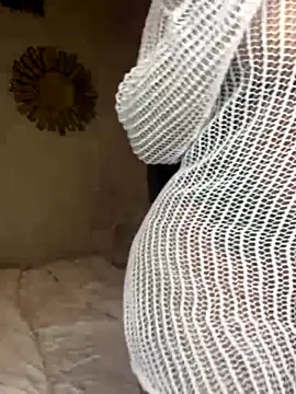 SashaSmil3s nude on webcam for live sex chat