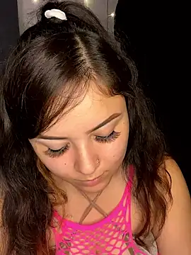 xocrybaby nude on webcam for live sex chat