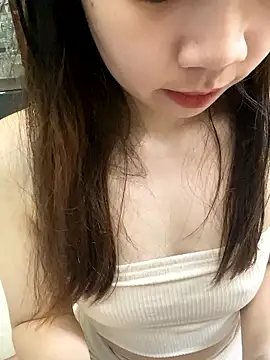 Minmin2k5 nude on webcam for live sex chat