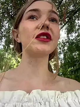 AnieMiller nude on webcam for live sex chat