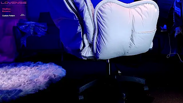 Jouet_ nude on webcam for live sex chat