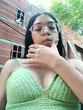 -VICKKY nude on webcam for live sex chat