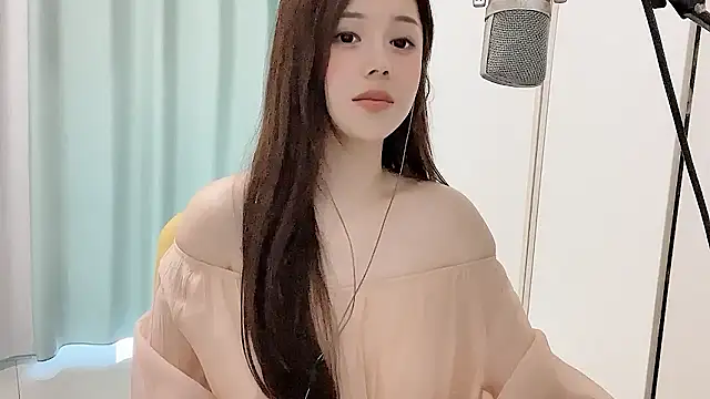 Yaya929 nude on webcam for live sex chat
