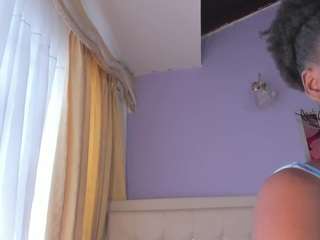 Kamilah-h nude on Live Cam Sex Chat