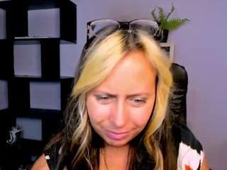 ElenaWeasley nude on Live Cam Sex Chat