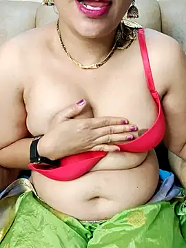Hot_Traditional_Housewife nude on webcam for live sex chat